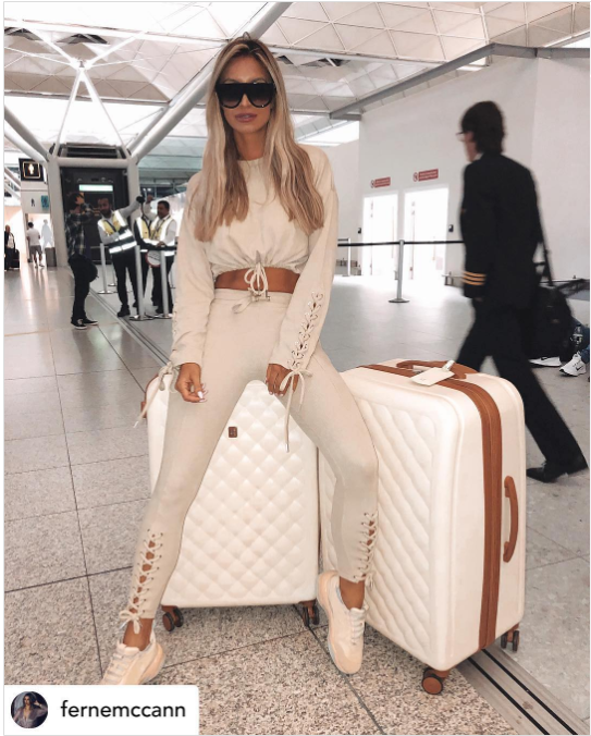 looking for airport outfits, airport outfit, airport outfit ideas, airport outfit women, comfy airport outfits