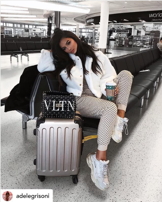 looking for airport outfits, airport outfit, airport outfit ideas, airport outfit women, comfy airport outfits