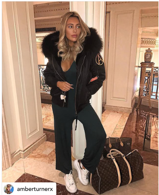 looking for airport outfits, airport outfit, airport outfit ideas, airport outfit women, comfy airport outfits